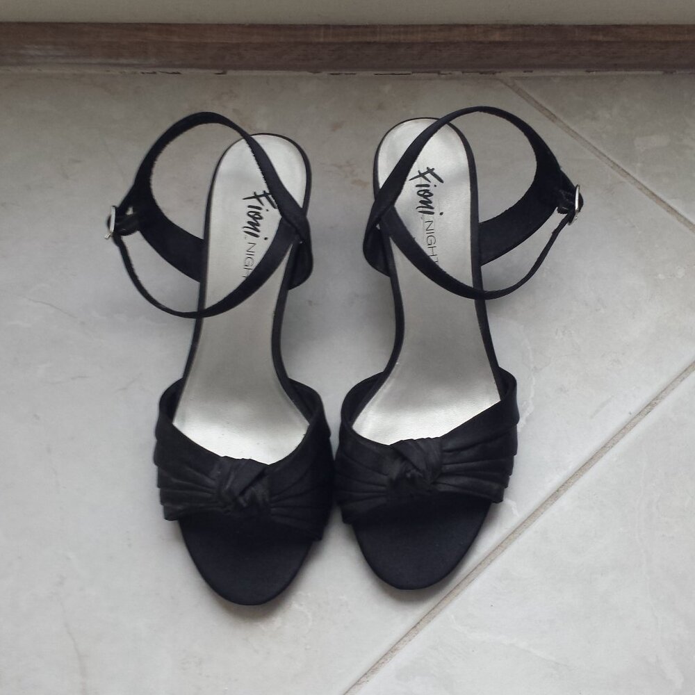NWOT 8.5 Wide Black Heels